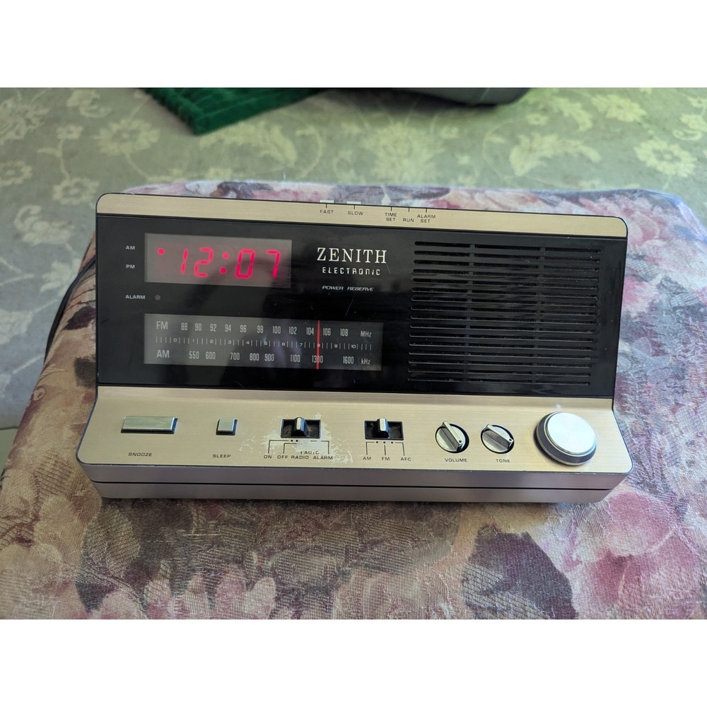 Vintage Zenith Am/Fm Clock Radio Working
